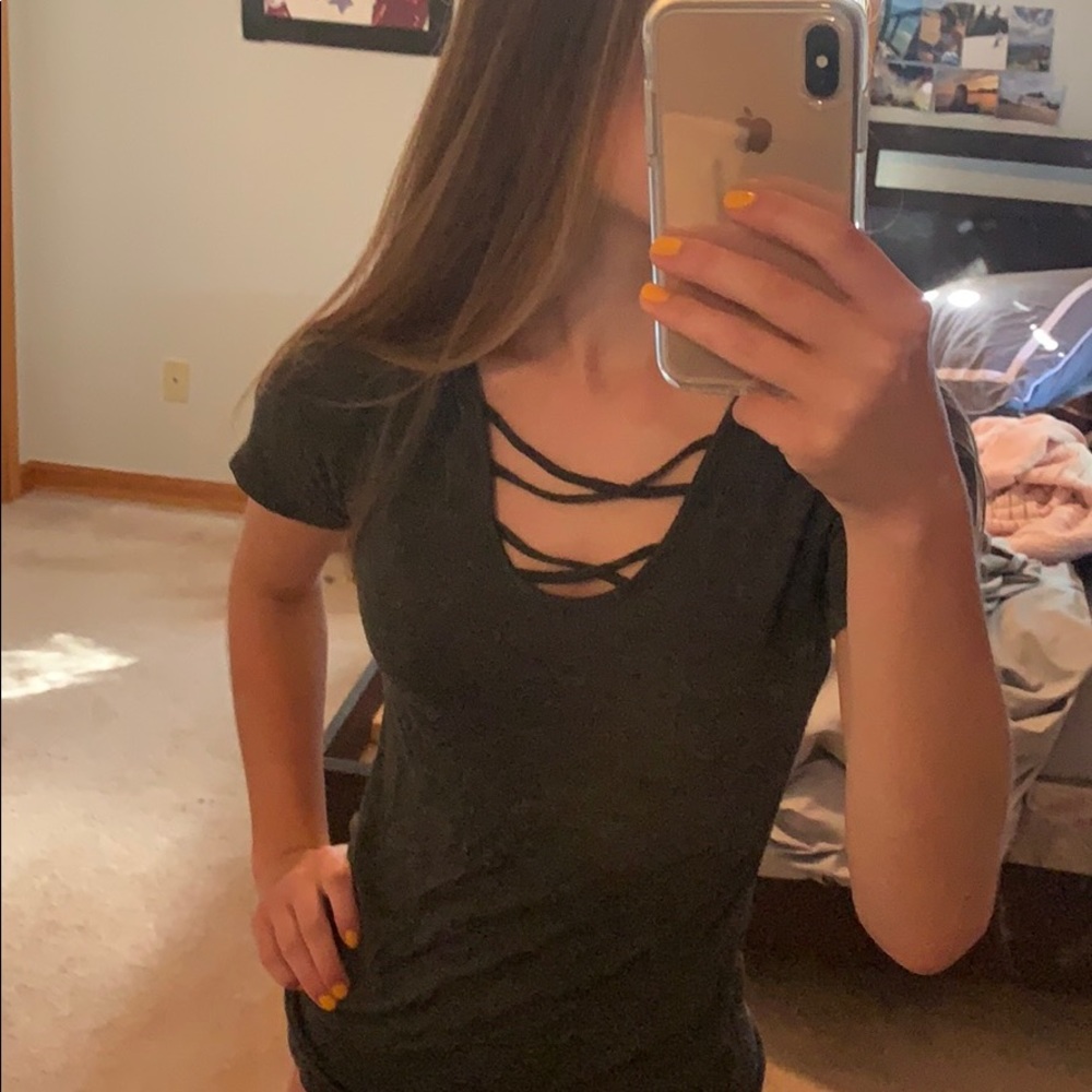 Crisscross tee